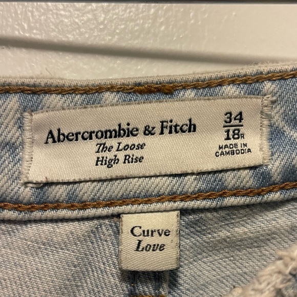 Abercrombie & Fitch Curve Love High Rise The Loose Jean - light wash - Picture 3 of 4